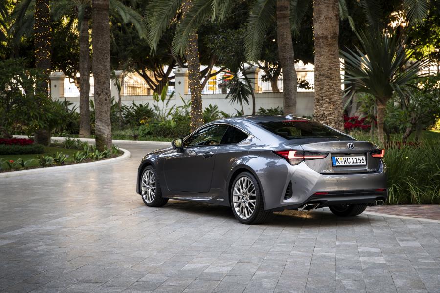 Lexus RC300h 2018 года  (WW) (фото 110 из 139)